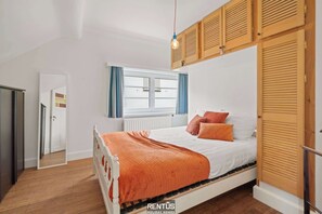 3 chambres, bureau, système d’insonorisation, lit de bébé portatif