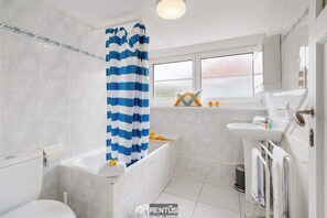 Douche, articles de toilette (gratuits), séchoir à cheveux