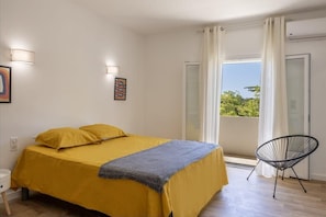 5 chambres, fer et planche à repasser, Wi-Fi, draps fournis