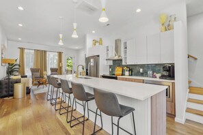 Paper towels - Luxury Modern, Down Town Retreat, Pet Friendly (Chattanooga)