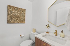 Bruser, hårtørrer, håndklæder, Sæbe