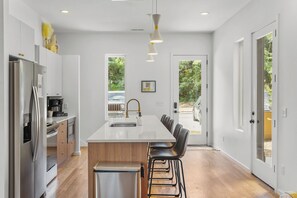 Paper towels - Luxury Modern, Down Town Retreat, Pet Friendly (Chattanooga)