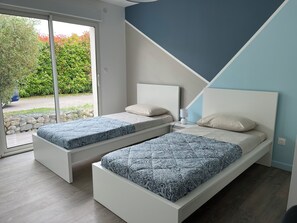 4 slaapkamers, een kluis op de kamer, een bureau, reisbedje