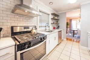 Fridge, microwave, oven, stovetop - Private, Spacious, Updated - Walk to Downtown (Ann Arbor)