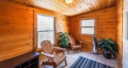 Cozy 2BR Loft, Stroll to Downtown A2
