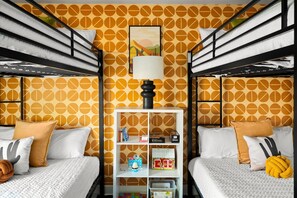 5 bedrooms, desk, iron/ironing board, travel crib