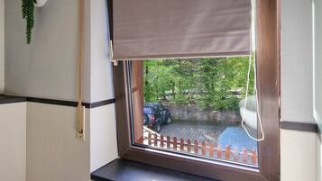 Douche, sĂšche-cheveux, serviettes fournies