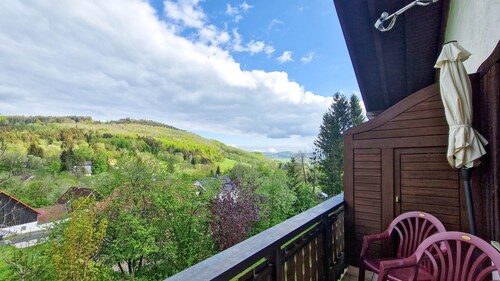 Appartement 'Fewo Wasserkuppe' avec terrasse partagée et Wi-Fi