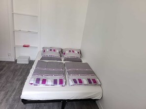 1 bedroom, WiFi, bed sheets - Cosy flat in the 14th district (Paris)