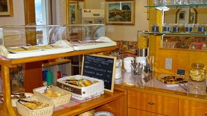 Free daily buffet breakfast - Casa Alessandra (Malcesine)