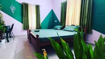 4 bedrooms, iron/ironing board, WiFi, bed sheets