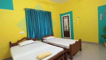 4 bedrooms, iron/ironing board, WiFi, bed sheets