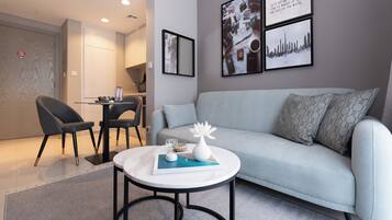 Deluxe Apartment, Balcony, City View | Living area