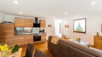 Premium-lejlighed - 2 soveværelser | Privat køkken | Mikrobølgeovn, kogeplade, opvaskemaskine, kaffe-/temaskine