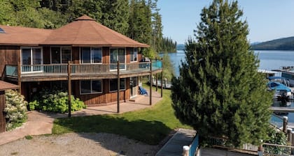 Lakefront Lodging at a Marina in Beautiful Cavanaugh Bay on Priest Lake