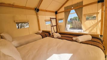 1 bedroom, premium bedding, desk, bed sheets
