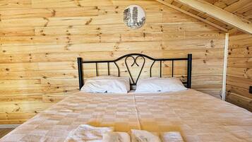 Deluxe Bungalow, Lake View | 1 bedroom, desk, bed sheets