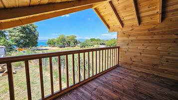 Deluxe Bungalow, Lake View | Balcony view