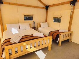 1 dormitorio, ropa de cama de alta calidad, escritorio y ropa de cama