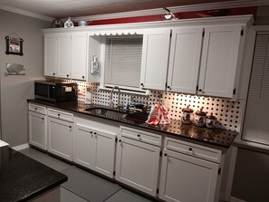 Fridge, microwave, oven, stovetop - Dixie Firefly  (Murfreesboro)