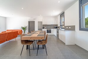 Réfrigérateur, micro-ondes, four, lave-vaisselle