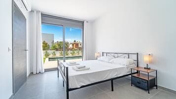 3 slaapkamers, een strijkplank/strijkijzer, beddengoed