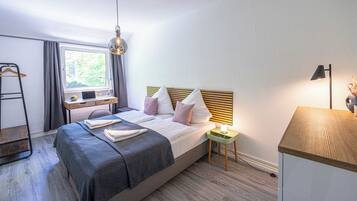 2 bedrooms, desk, iron/ironing board, travel crib