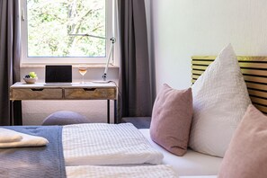 2 bedrooms, desk, iron/ironing board, travel cot - Ruhig Gelegen, Nahe zur Ubahn, Modern Eingerichtet (Ahrensburg)