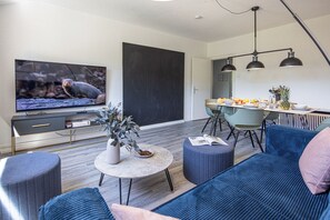 Smart TV - Ruhig Gelegen, Nahe zur Ubahn, Modern Eingerichtet (Ahrensburg)