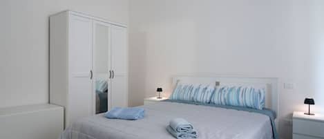 2 Schlafzimmer, BĂŒgeleisen/BĂŒgelbrett, WLAN, BettwĂ€sche