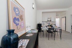 Dining - GuestHost - Cozy apartment of 85 sqm located on the second floor of a building with elevator, perfect for 6 people.The accommodation is located in the city center of Mantua (ZTL limited traffic zone, UNESCO), in less than 5 minutes walk you can reach all (Mantova)