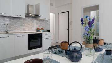 Kühlschrank, Ofen, Herdplatte, Toaster