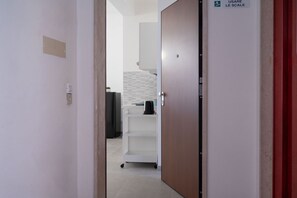 Interior - Cozy apartment of 85 sqm located on the second floor of a building with elevator, perfect for 6 people.The accommodation is located in the city center of Mantua (ZTL limited traffic zone, UNESCO), in less than 5 minutes walk you can reach all the main at (Mantova)