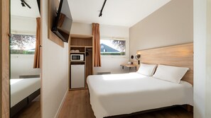 Standard Double Room, 1 Double Bed | Desk, iron/ironing board, bed sheets - Kyriad ECO Lille SUD - Noyelles-Godault (Noyelles-Godault)