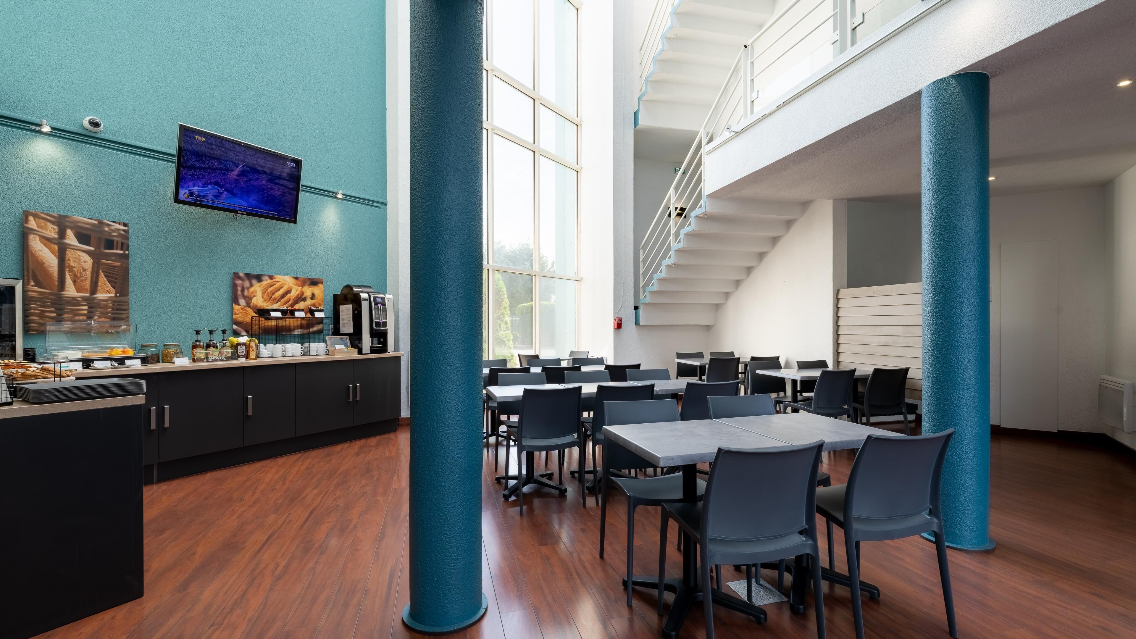 Daily buffet breakfast (EUR 7.9 per person)