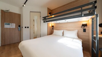 Triple Room, Multiple Beds | Desk, iron/ironing board, bed sheets