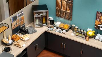 Café da manhã com buffet diário (EUR 7.9 por pessoa)