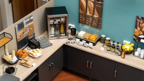 Daily buffet breakfast (EUR 7.9 per person)