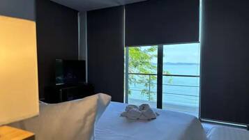 Vila Keluarga, 4 kamar tidur, pemandangan laut | 4 kamar tidur, isi minibar gratis, brankas, dan tirai kedap cahaya