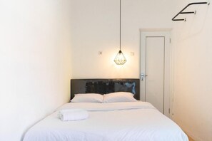 Deluxe Double Room, City View | Exterior - Fybed Guesthouse (Semarang)