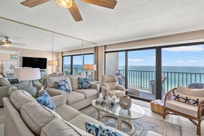 Smart TV - Beachfront Breeze by AvantStay | Beachfront Condo (Panama City Beach)