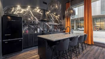 Fridge, microwave, oven, stovetop