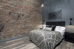 4 bedrooms, desk, iron/ironing board, travel crib