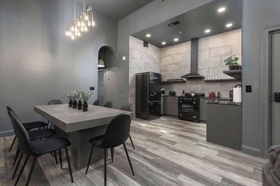 Bourbon Retreat: Luxe 4BR Downtown Condo w/ Spa Baths & Central Access