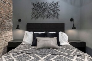 4 Schlafzimmer, Schreibtisch, Bügeleisen/Bügelbrett, Reisekinderbett