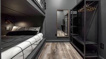 3 soveværelser, skrivebord, strygejern/strygebræt, weekendseng