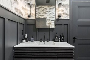 Bathroom - The Downtown Derby Stay (Louisville)