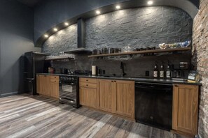 Private kitchen - The Downtown Derby Stay (Louisville)