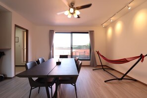 Hus – comfort | Eget kjøkken | Kjøleskap, mikrobølgeovn og kokeplater