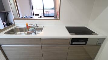 Comfort House | Private kitchen | Full-size fridge, microwave, stovetop